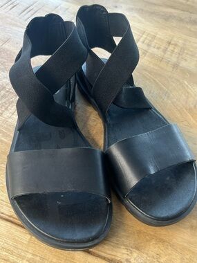 Sorel Ella II Sandal Black Size 10.5 Elastic Strap Comfort Flat
